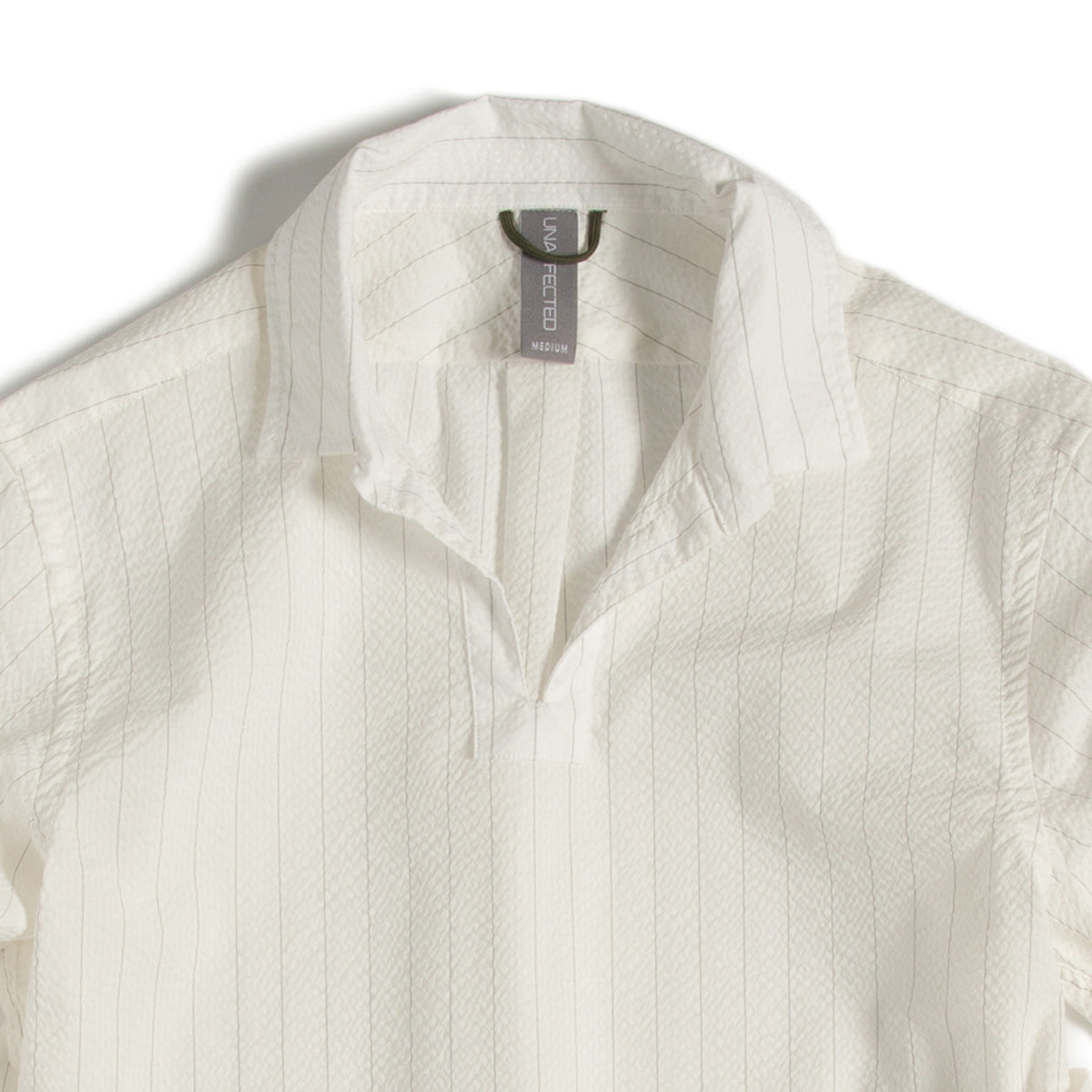 [UNAFFECTED] ONE PIECE COLLAR V-NECK SHIRT &#039;WHITE PIN STRIPE&#039;