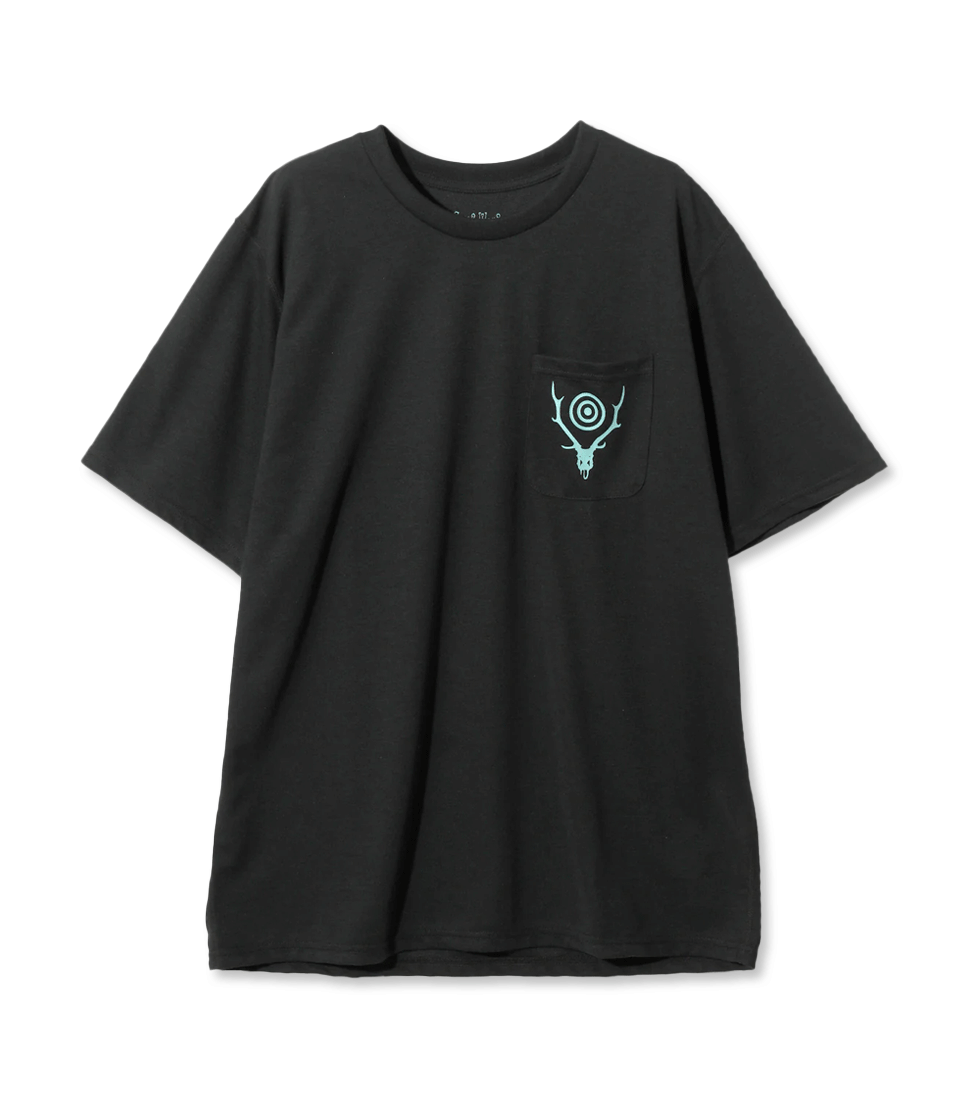 [SOUTH2 WEST8]S/S ROUND POCKET TEE - CIRCLE HORN &#039;BLACK’